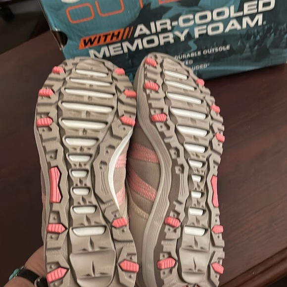 Skechers air cooled memory foam NEW IN BOX - Picture 3 of 5